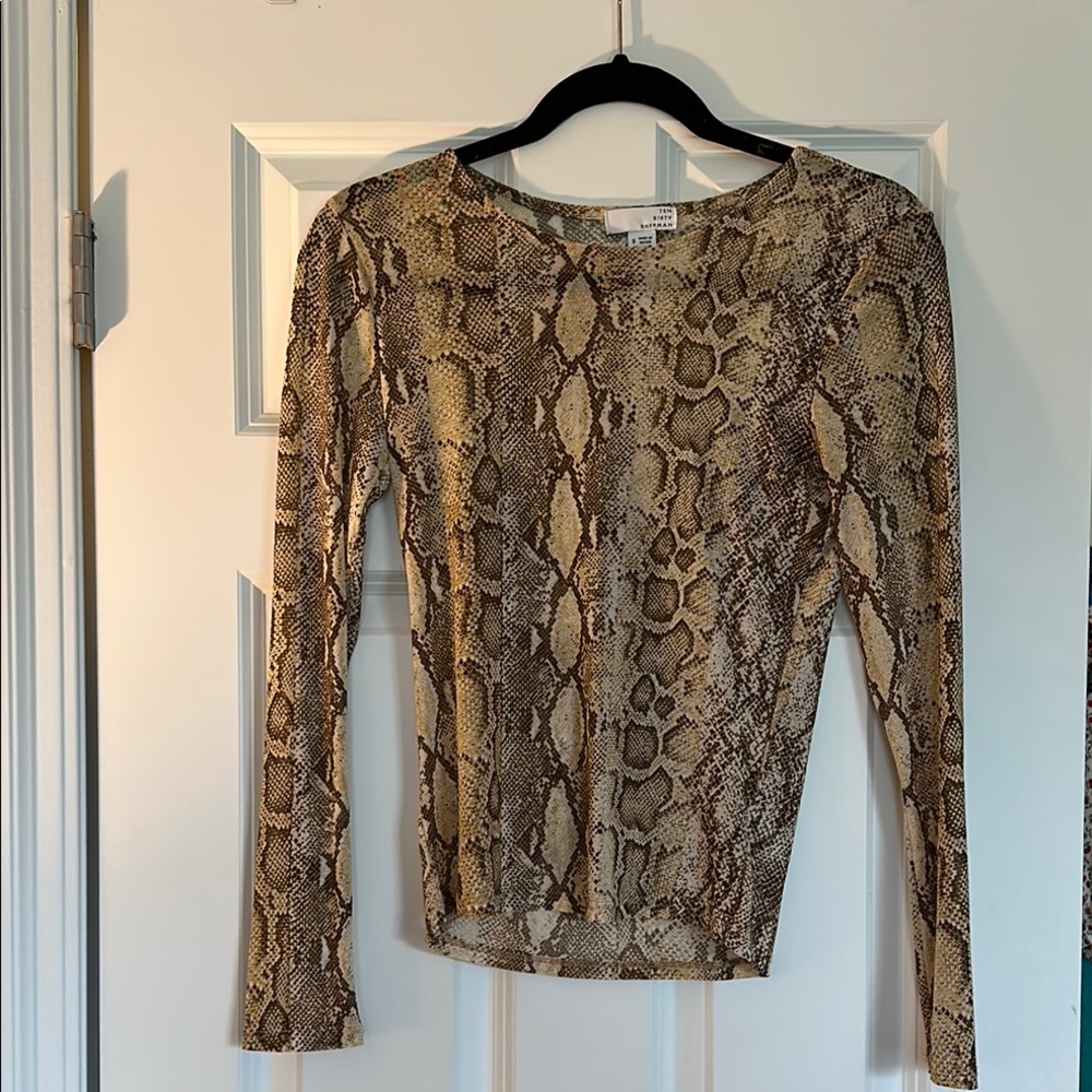Mesh snake skin top